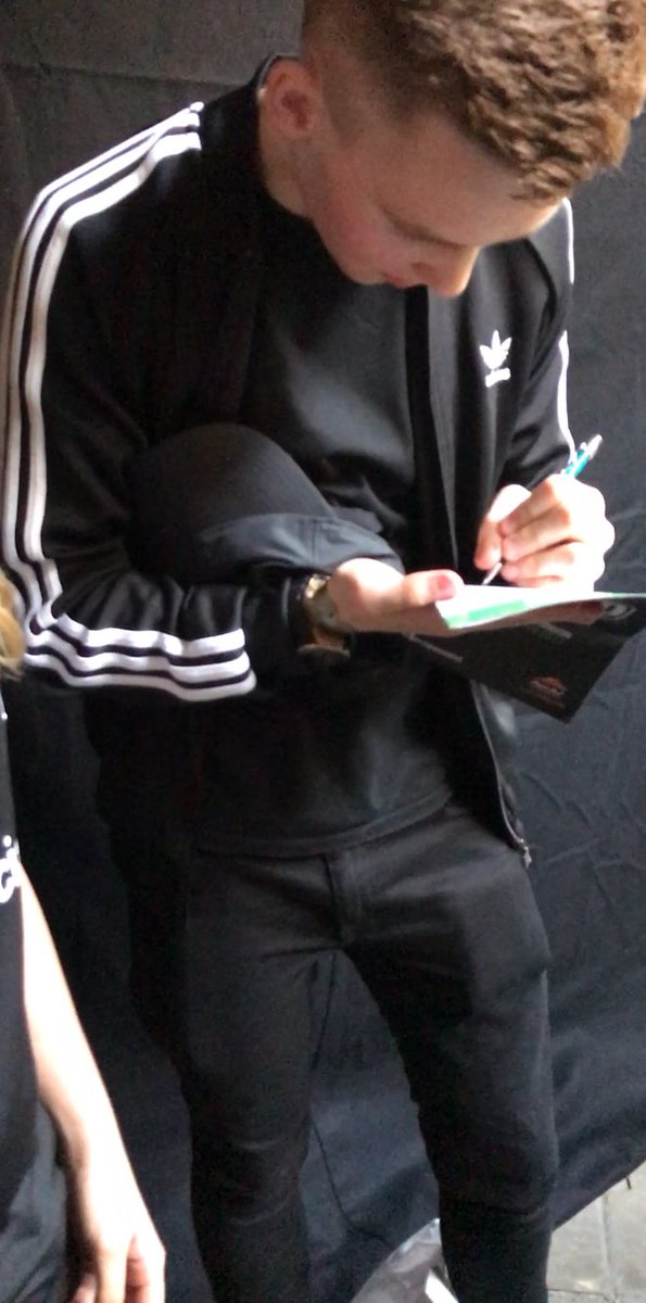 falseateez's tweet image. i met my fave 💙