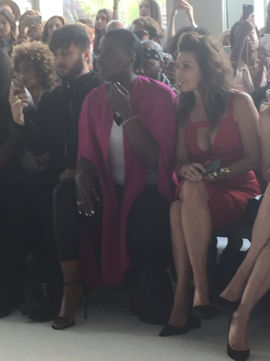 tomandlorenzo's tweet photo. Leslie Jones is feeling the #christiansiriano show at #nyfw https://t.co/CbJISdMiUc
