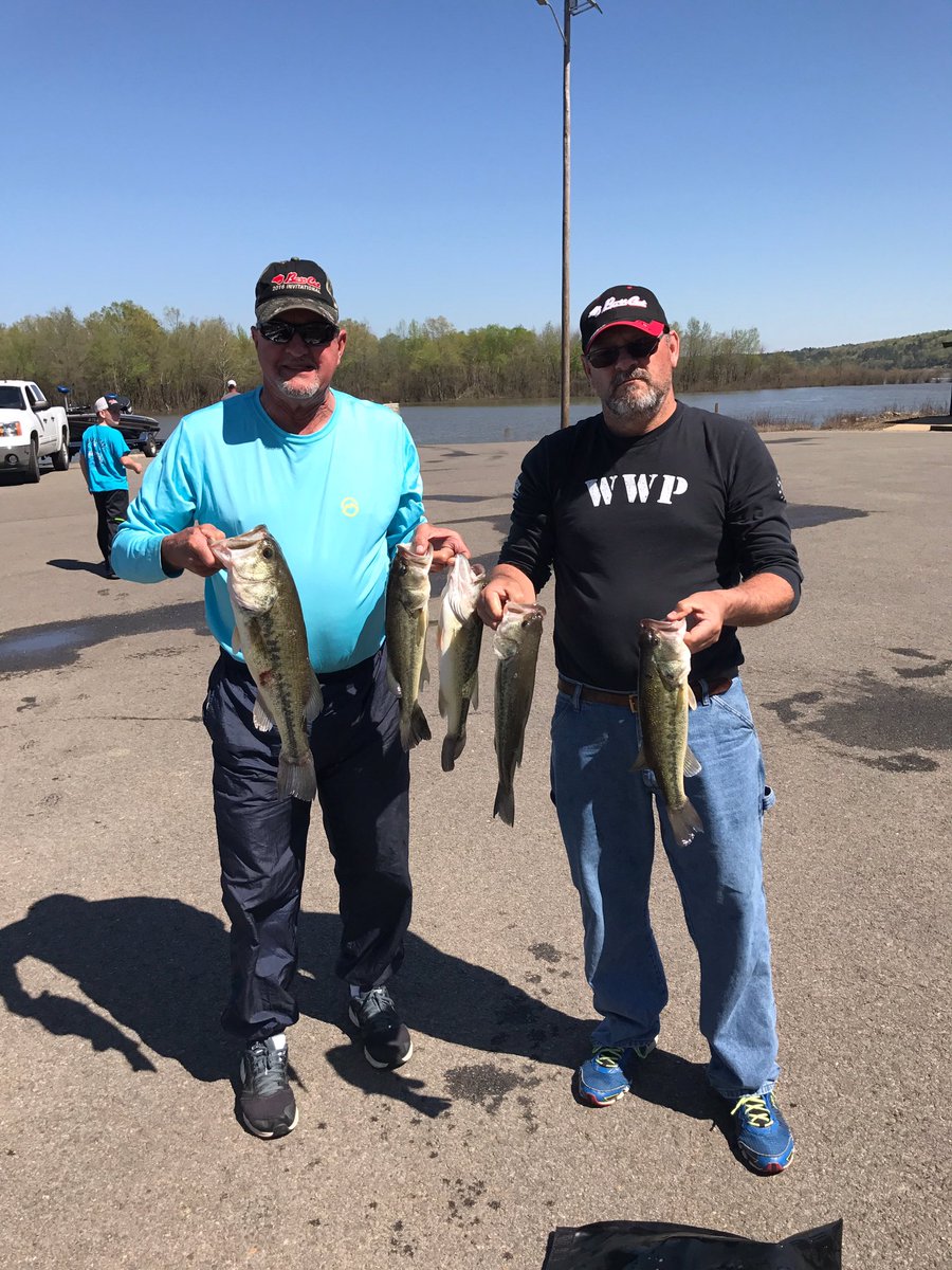 AshlynHightower's tweet photo. Y'all my dad just won Angler of the year!!🙌🏼🙌🏼🙌🏼 #prouddaughtermoment https://t.co/9kQsHawW0S