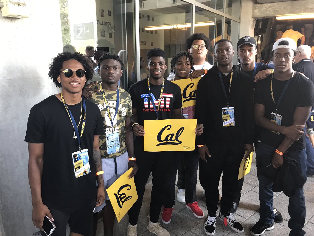 Ju9Letters's tweet photo. #CalGang18 🤘🏿 🐻 game today https://t.co/siHdPv7HqD