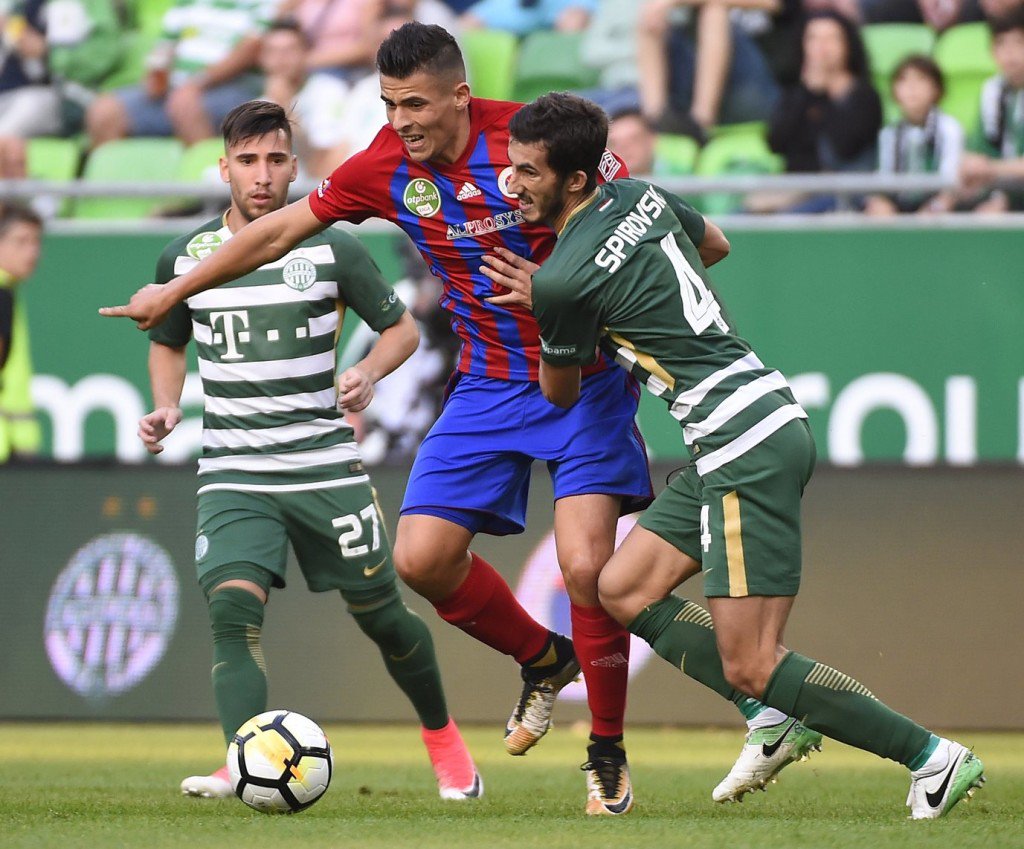 Spirovski (#4) in a duel with an opponent; photo: Ferencvárosi TC