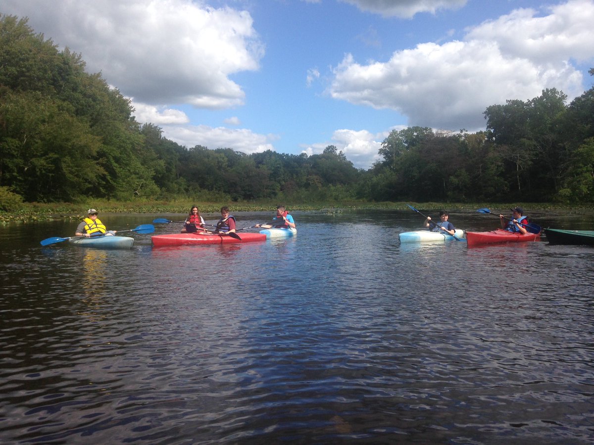 trinityyouthmh's tweet photo. Beautiful afternoon to kayak on the lake. #reachyouth #studentleaderretreat #kayak #campedge #trinityyouthmh https://t.co/7WzQqrHIeU