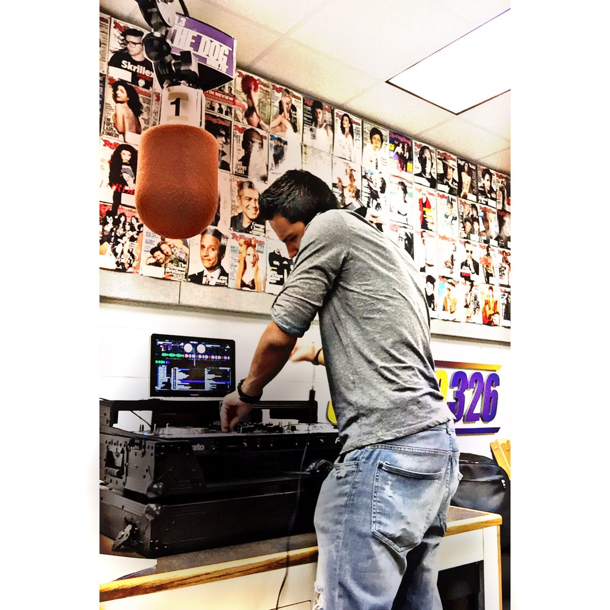 recklessdj96's tweet photo. 🚨🚨 ON AIR 🚨🚨
#RECKLESSAtSeven #RECKLESSAt7 #EDM #RadioDJ #RadioDJLife #OnAir #RadioPersonal https://t.co/u8GViuwMHp
