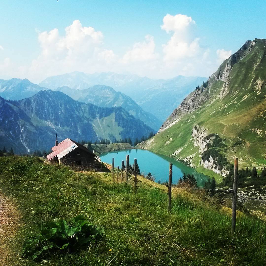 Der #Bergalpsee! Immer eine Wanderung wert. (Foto by instagram.com/kattrieen/) #myswitzerland
#inlovewithswitzerland
#amazingswitzerland
