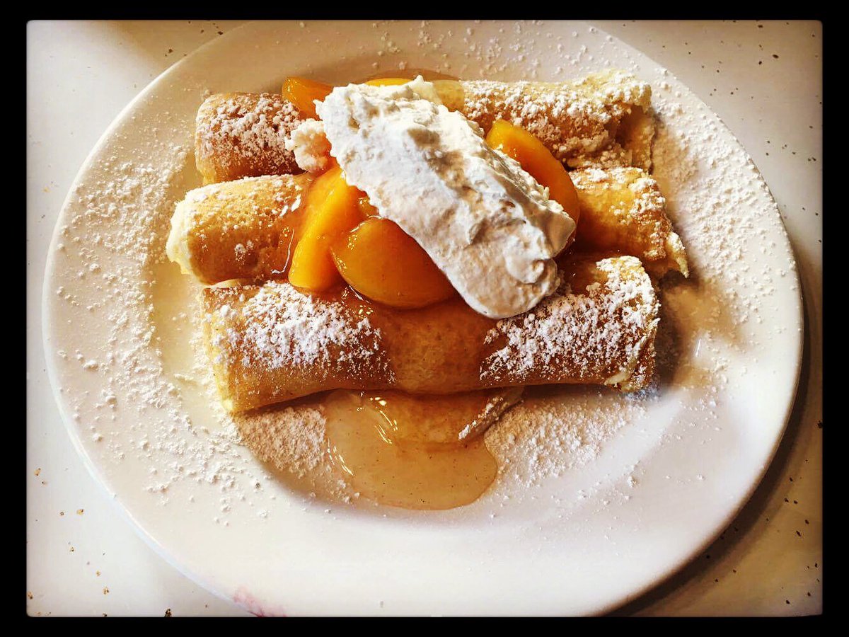 Bookbug_Jess's tweet image. Breakfast @ The Pancake Pantry, Nashville 😋🍽 #delicious #pancakepantry #jessandlilliemeetsarah @BloomsburySyd @SJMaas