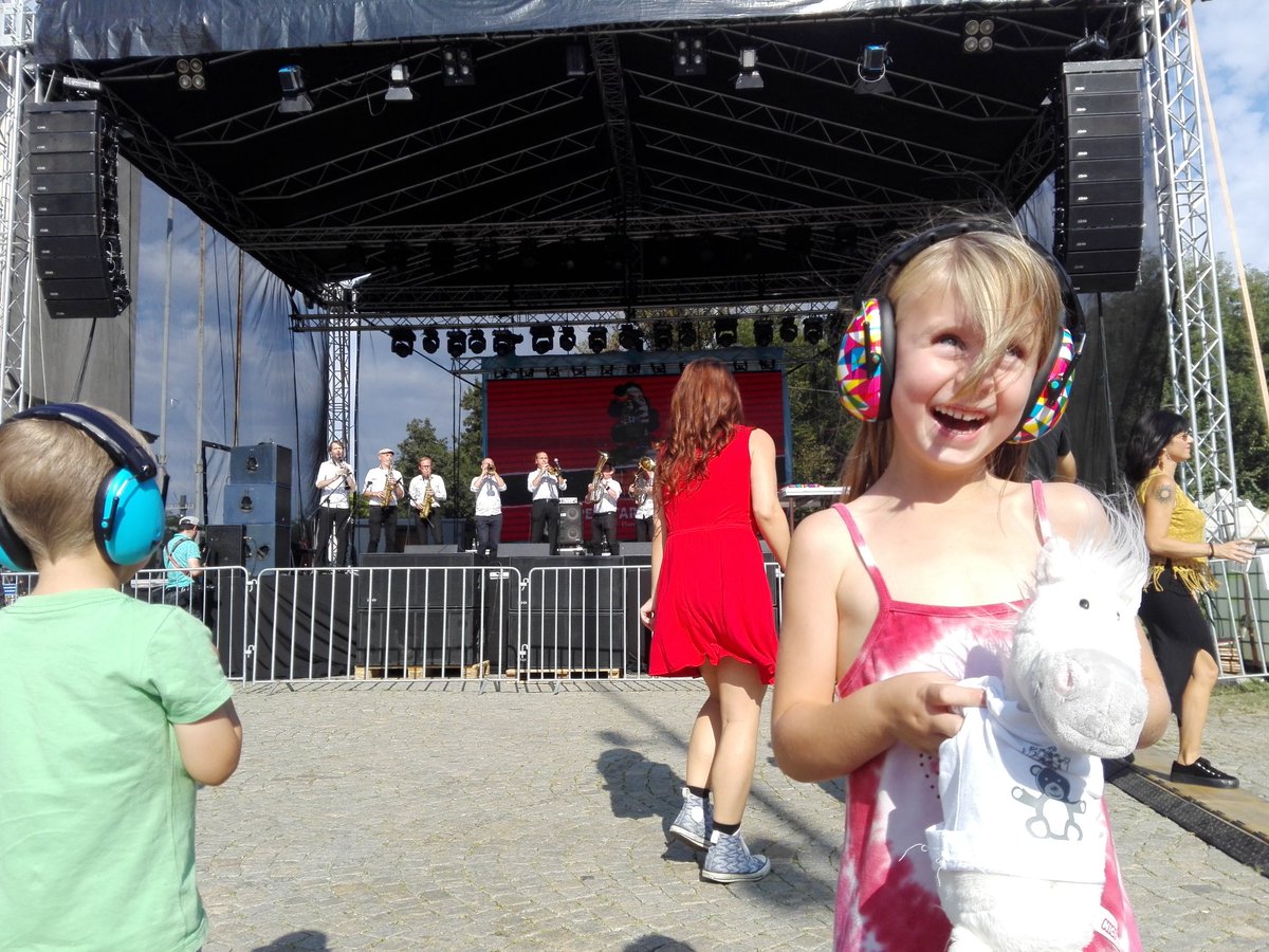 MrsAllsop_Hums's tweet photo. @BSB_EYFS the class toy (pony) gets its first taste of balkan music #balkanic https://t.co/LQ6Dai88yC