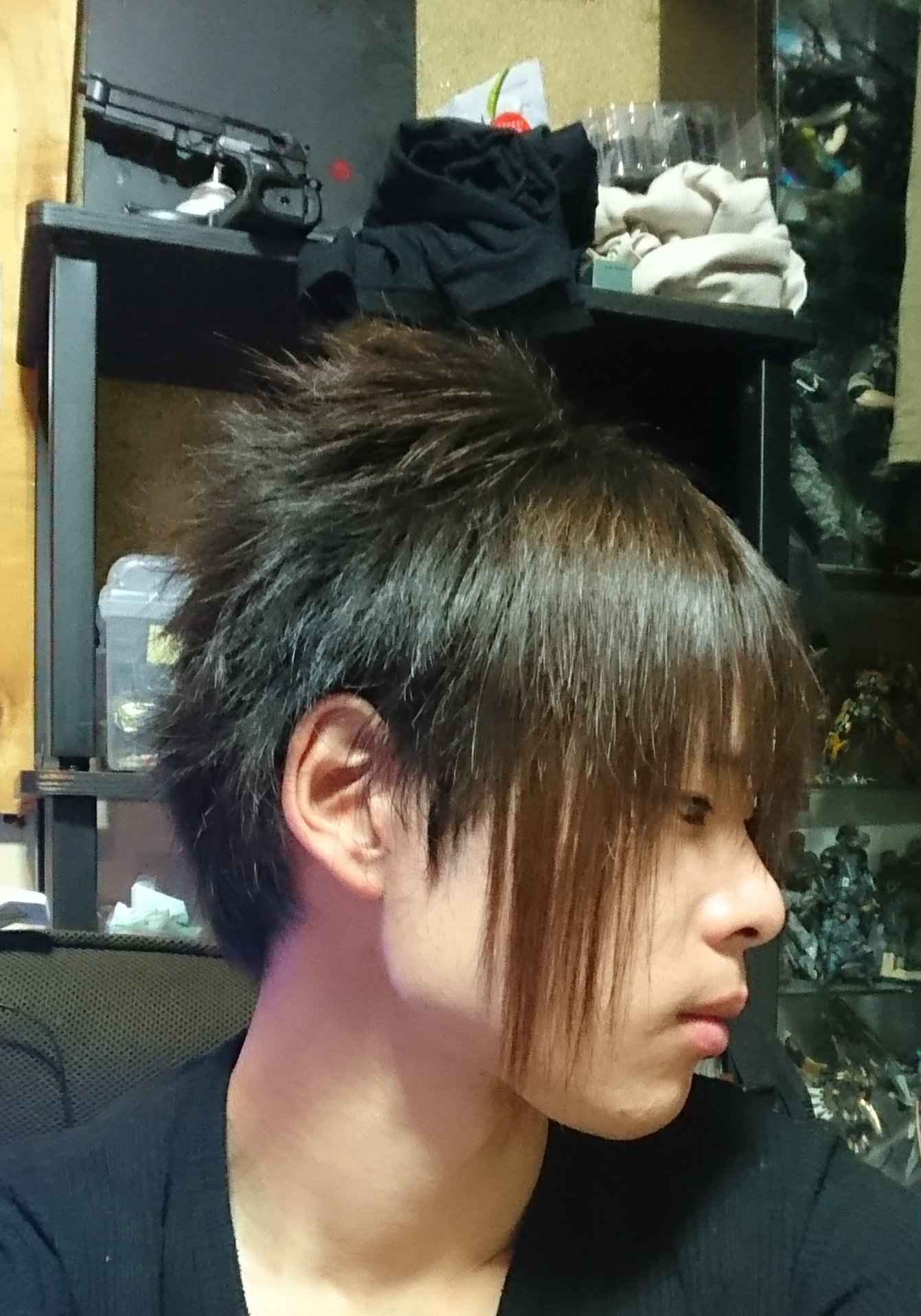 バァドゥ 横髪と前髪だけストレートパーマにしました Tgs前日に金髪に染め 当日は中身もサムスで居ますよ T Co Mzsj0iou8b Twitter