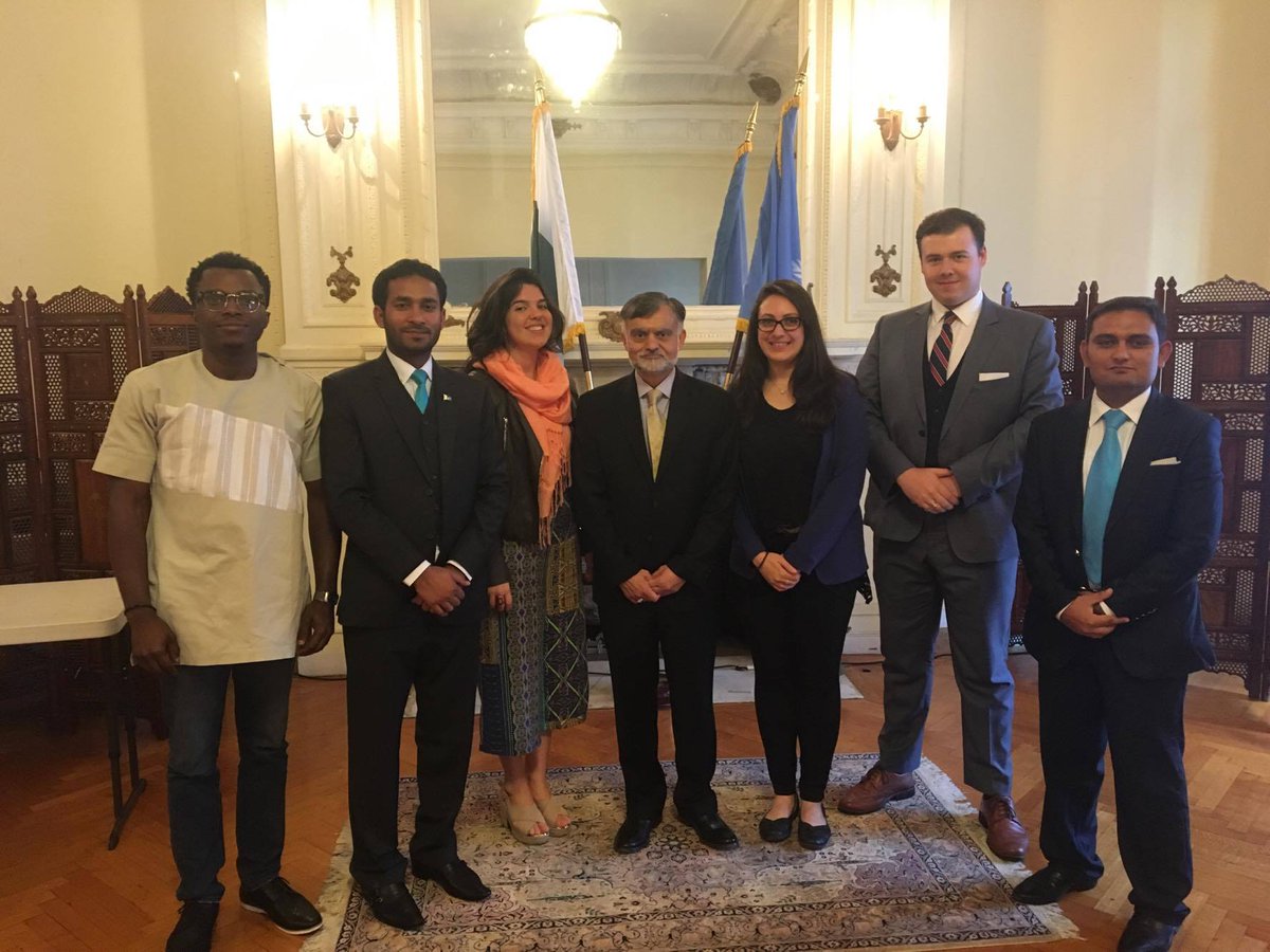 WYPW_PMJE's tweet photo. The delegation from #WYPW and @WaterYouthNet met the the Deputy Perm Rep of Pakistan to the #UN at the Pakistan House in #NYC https://t.co/e1GTAYD5GE