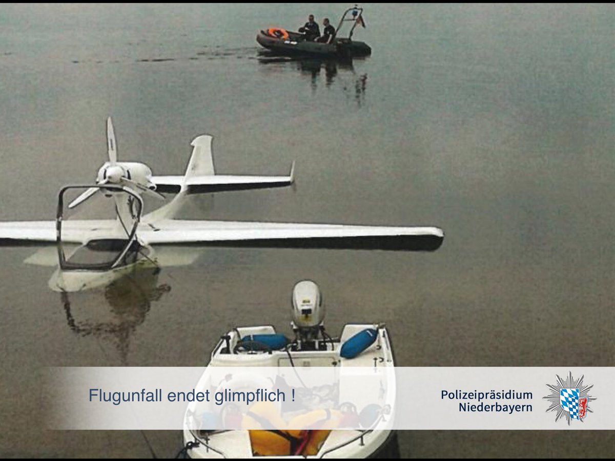 polizeiNB's tweet photo. #Atting #Straubing #Flugunfall am Flugplatz Wallmühle, Kleinflugzeug landet nach Landung im Wasser!
Mehr dazu:
https://t.co/RAJ7IXFmtb https://t.co/e9OenXREQ3