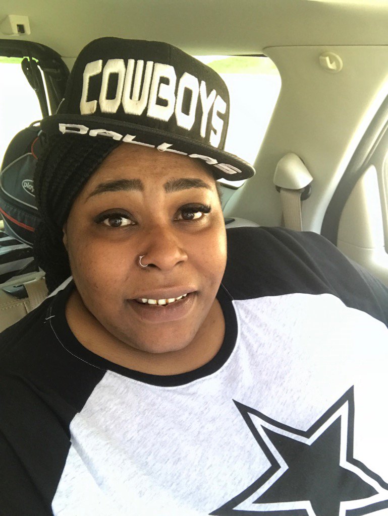 ShekaLockett's tweet photo. On my way to Arlington, Tx so I can throw up the #X &amp; watch #ZekeEat @DezBryant @EzekielElliott https://t.co/NQODA0fmHS