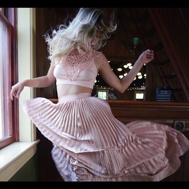 WeAreDafne's tweet image. Reposting @oliviacarette:
Dancing through the storm in my best dress-fearless. 
This photo is definitely my Taylor swift moment.