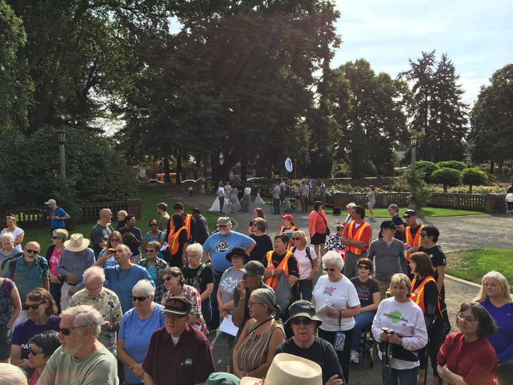 jbspdx's tweet photo. @AARPOR - over 100 walkers on Neighbor Walk. Beautiful neighborhood &amp; great group of spirited walkers #Neighborwalk https://t.co/1sqSH8ZjU8