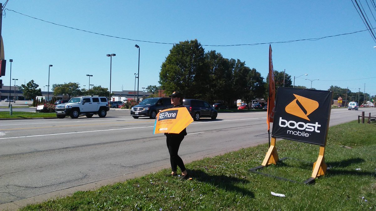 PattyS_VIP's tweet image. Out and about? Stop in @WB_Laskey  Activate a new phone and spin the wheel to win!! #VIPWireless #boostmobile #FlipTheSwitch @KentSPG419