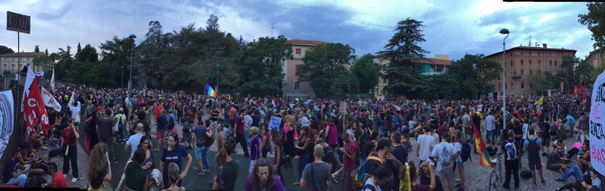 Piazza Carducci balla; Bologna partecipa. Insieme #riapriamolabas.