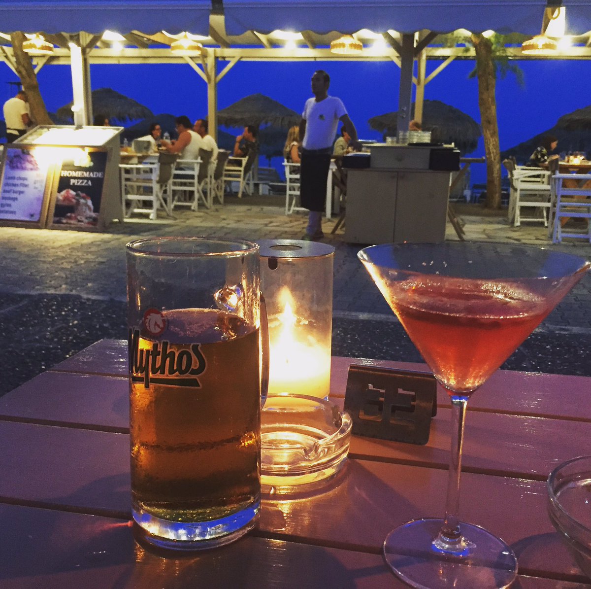 NatalieTambini's tweet photo. Amazing open-air bar in #Santorini #mangobar https://t.co/H7sUY2pGGj