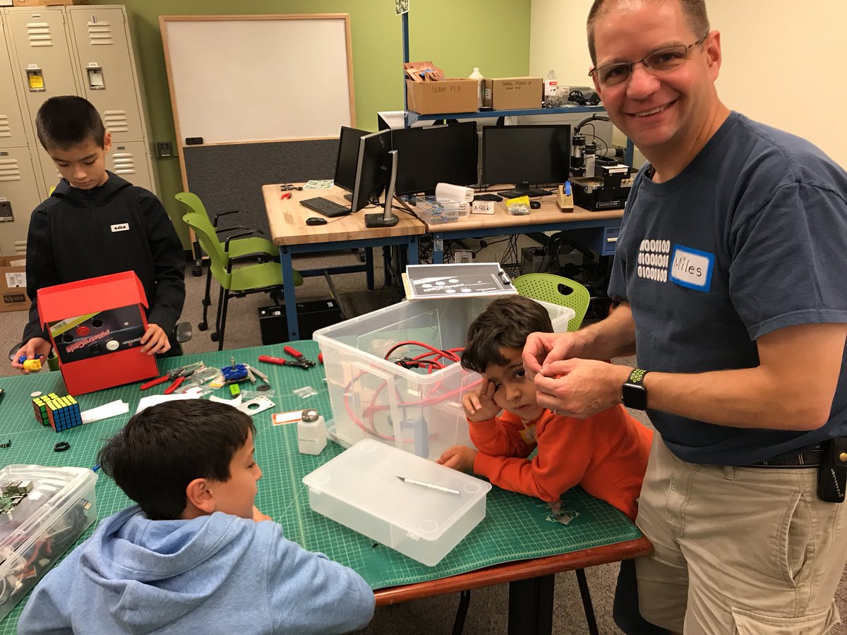 Great things happening at <a href="/science_hackPDX/">ScienceHackDayPDX</a> for <a href="/pdxmakerweek/">PDX Maker Week</a>! see more events pdxmakerweek.com #pdx #maker #sciencehacking