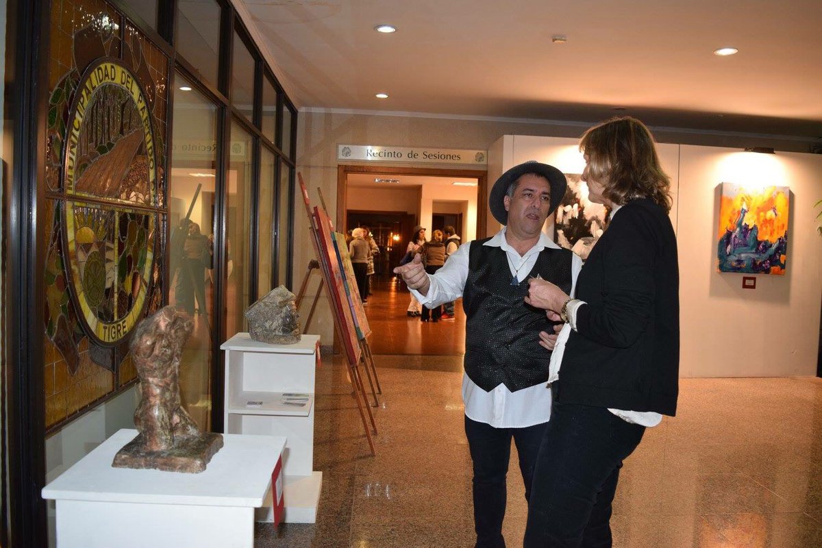 Nardialejandra1's tweet photo. En el HCD Tigre muestra de Laura Socco, Rosario Balfuor y Carlos De Viro en el marco del ciclo Muestra de Arte vecinos 2017! Felicitaciones! https://t.co/mNdEjoaoLz