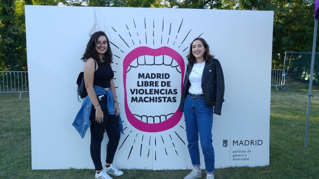 MadridIgualdad's tweet photo. Aquí nuestras amigas @paatrii_dp @inzxin también dicen #Noesno y #DCodediceNO y tú, te animas? Ven a nuestro stand y hazte una foto. https://t.co/9APjaImUYl