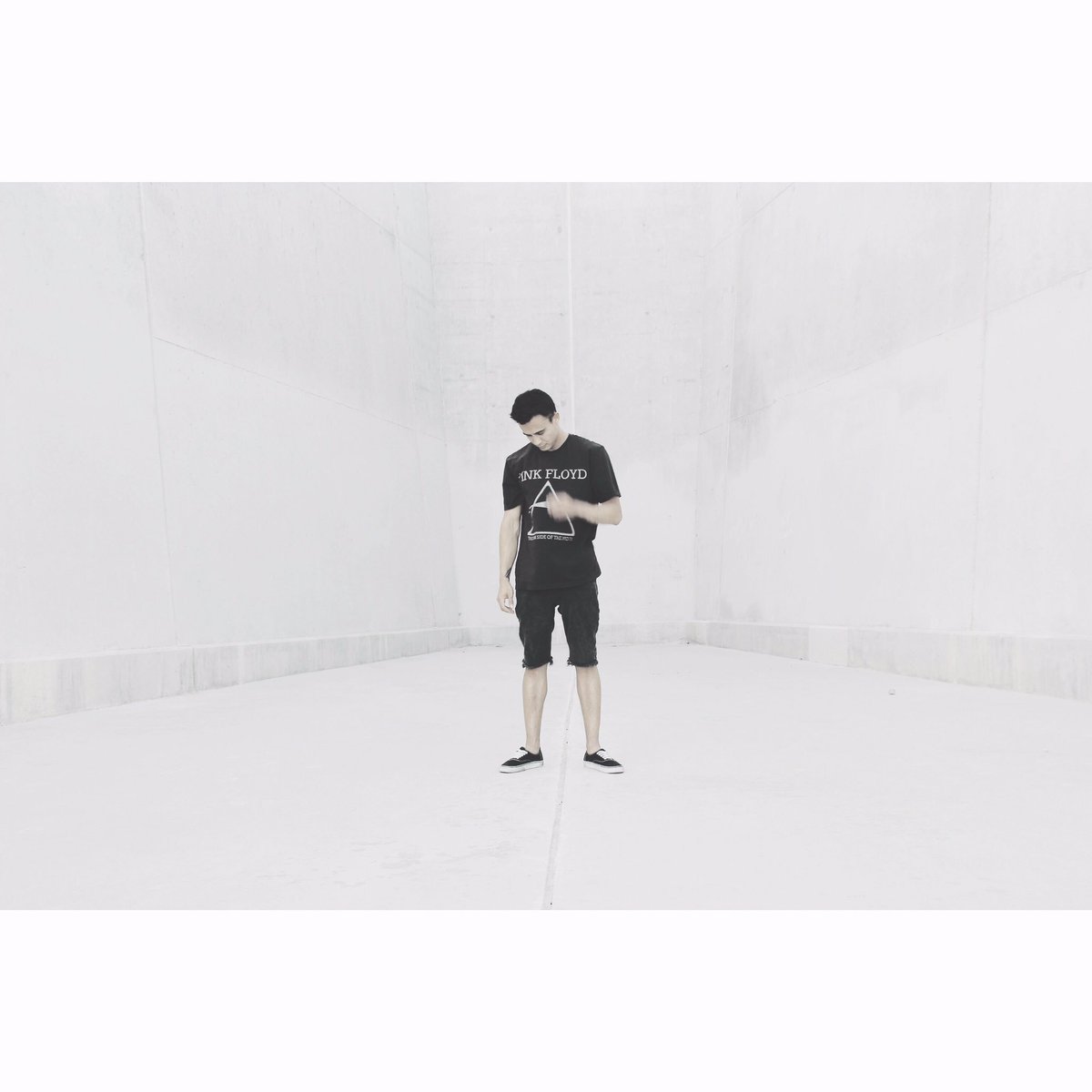 🌚 VIDES 👀ing for <a href="/voxtroll/">VOXTROLL</a>  ::: new music coming 10/2017 #tyrantmoneyep 💰💰