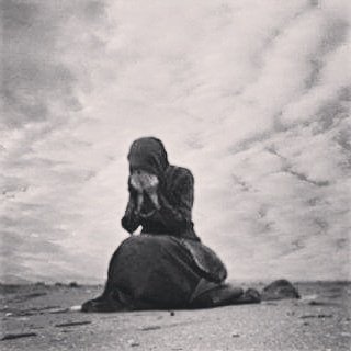 Yüreğimin ben yanarken sen ne yaptın sorusuna,
Verecek cevabım yoktu..
Sustum sadece...

"Sharmeeen Nour Ukba"