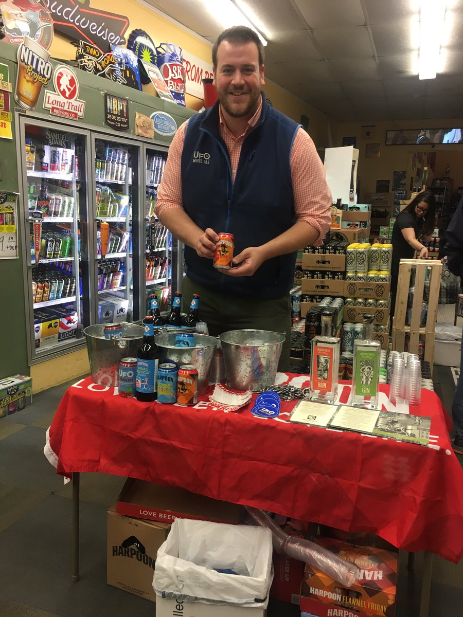 <a href="/harpoonbrewery/">Harpoon Brewery</a> and @DeaconGiles: large friendly man, larger, friendlier flavors! Also that VEST goddamn #WelcometoBoston