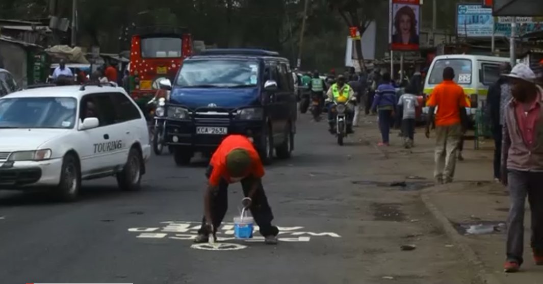 AwDoll's tweet photo. Solomon Muyondo, the selfless graffiti artist who painted peace messages on the streets and walls is not a household name but #Githeriman is https://t.co/bDS1U69CtK