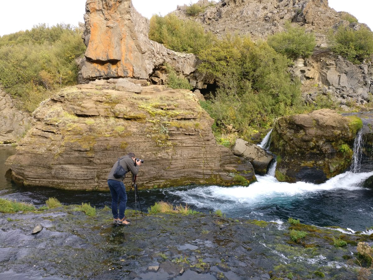 AdventuresLikeU's tweet photo. Bro taking some awesome pics while I eat snacks #Iceland #picception https://t.co/35mfe8yg73