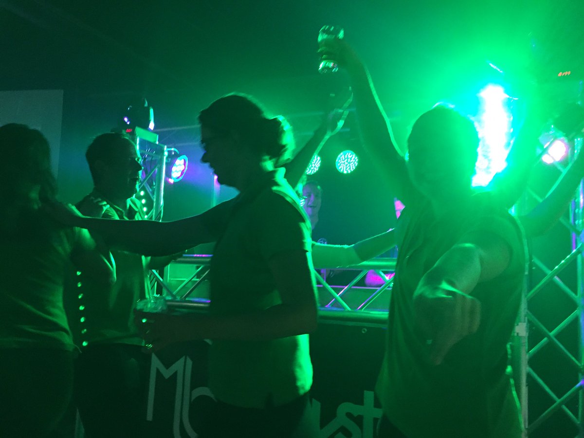 #kampioenen vieren de winst in #weert