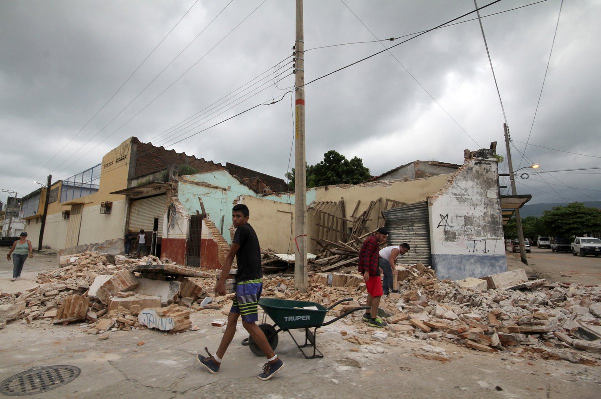 XHNews's tweet photo. Just in: Death toll from the 8.2 magnitude earthquake in Mexico rises to 65 #MexicoEarthquake https://t.co/SLfctRw5BG
