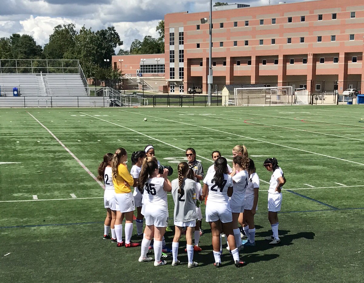 arrel_olano's tweet photo. JV #rmrockets team huddle after beating Rockville 4-0 @RMRockets_AD https://t.co/a3yd6gkT3K