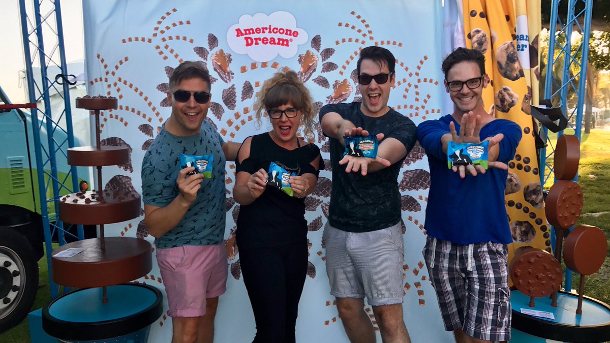 We’re soaking in the rays on this sunny day at @LBLobsterFest! We can’t get enough. Here till 10, so the fun’s just begun! #PintSliceTour