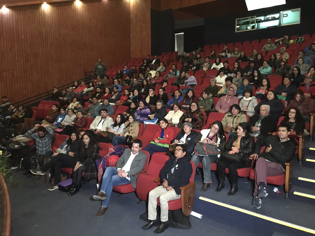 FundacionDaya's tweet photo. Alcalde de Coronel , Boris Chamorro, se compromete con cultivo comunitario: crece el compromiso de municipios con la salud ! https://t.co/CuiANYHkRP