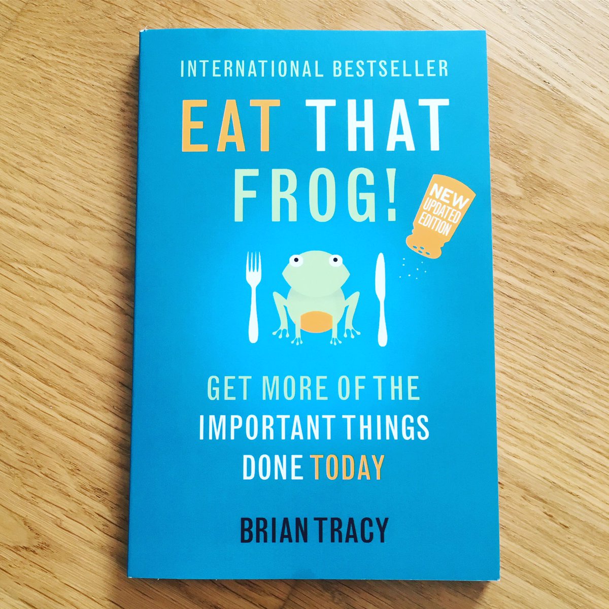 Redluco's tweet image. Hands down the best book I've read for ages! Must read for anyone in business especially #sales #BookLoversDay @BrianTracy #eattheugly1first