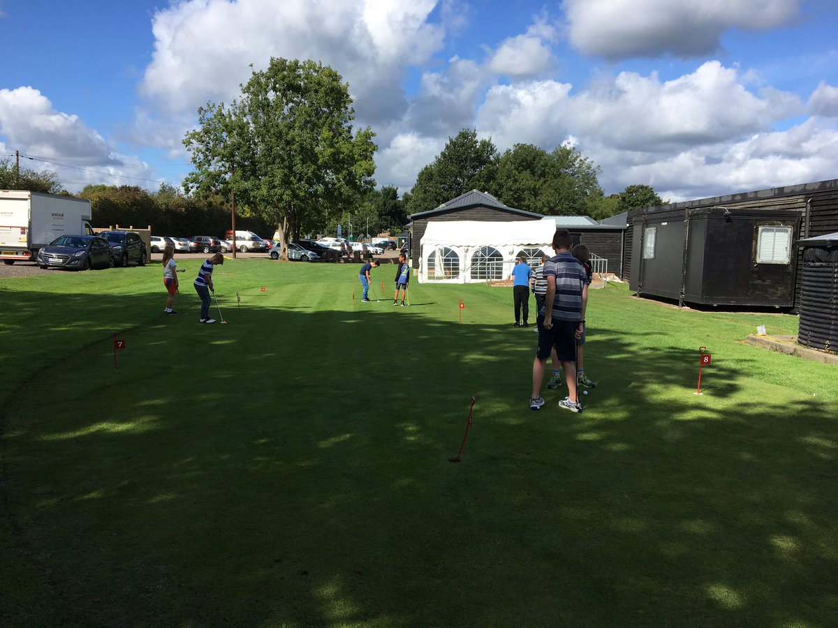 MJGA1's tweet photo. Superstars enjoying putting today #PressurePutting #JuniorGolf #JuniorAcademy #JuniorPathway https://t.co/UiQte28mSq