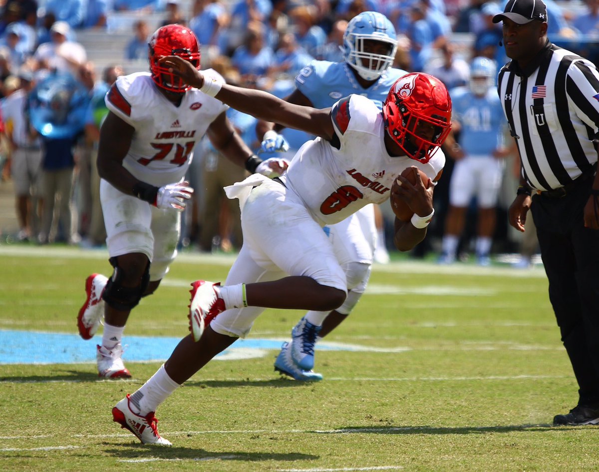 UoflUpdates's tweet photo. Cards win 47-35. Lamar Jackson with 525 total yards 6 TDs. #GoCards https://t.co/JsUSmSDH7i