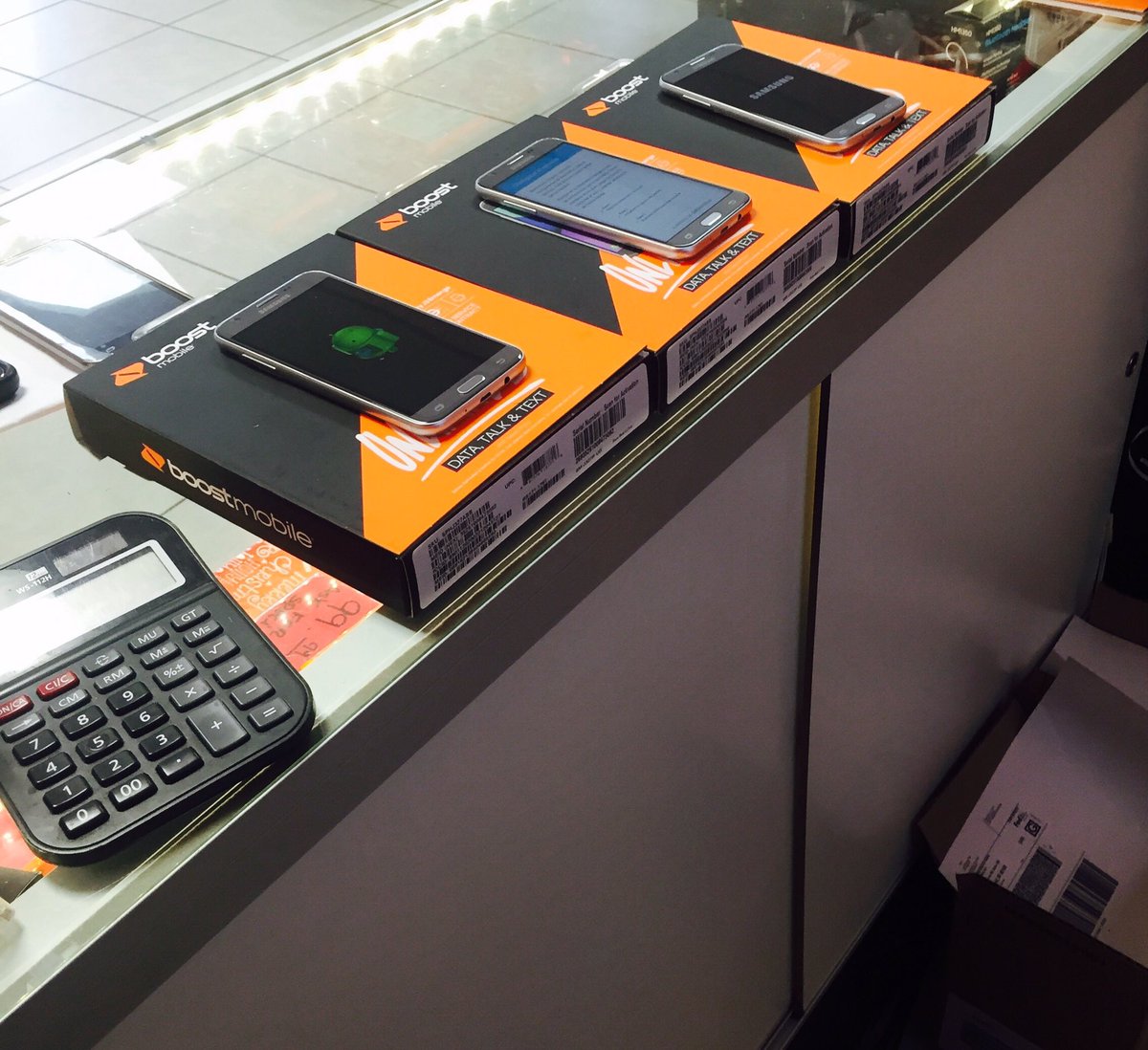 Leesburg_Boost's tweet photo. 3 lines from metro!! Keep customers coming at @Leesburg_Boost @TomTVIP @MikeWodzisz @SPGmikeSPG https://t.co/QXNOYkdgZW