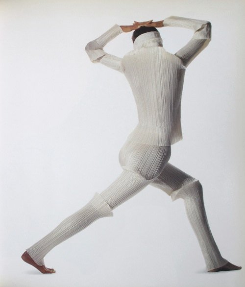 axdmagazine's tweet photo. Issey Miyake by Irving Penn // @isseymiyake_  #irvingpenn #isseymiyake #artsxdesign #axdmagazine https://t.co/jGL2u4VCsI https://t.co/cYjkzQdTOK