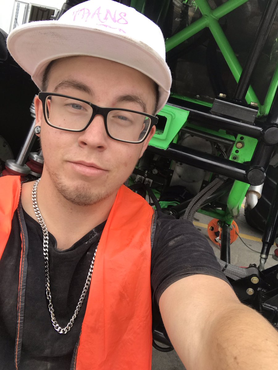 ItsLiamTrefry's tweet photo. #BBTVFam at #MonsterJam2017 π https://t.co/0uAfNYjaAU