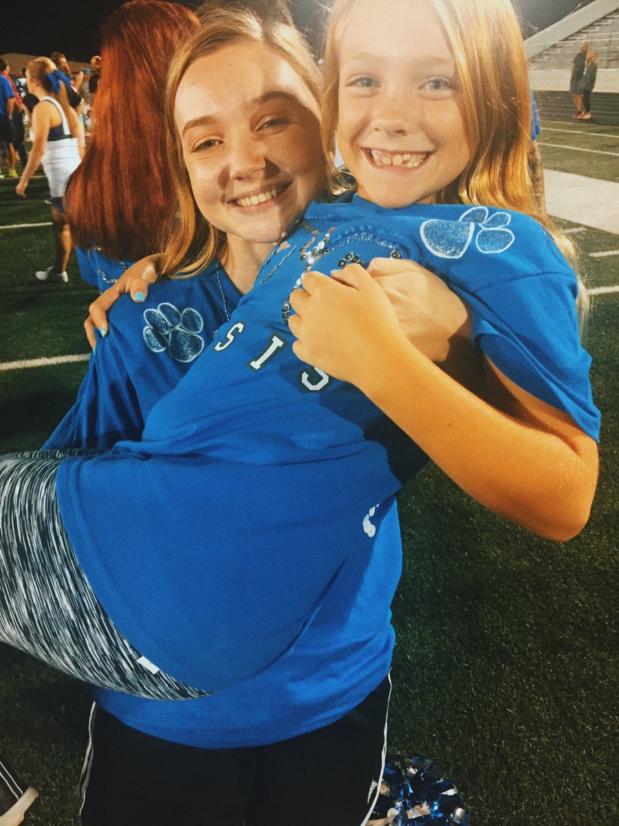 fairlymeghan's tweet photo. love love love friday nights 💙💙💙 https://t.co/DGtfmTwml9