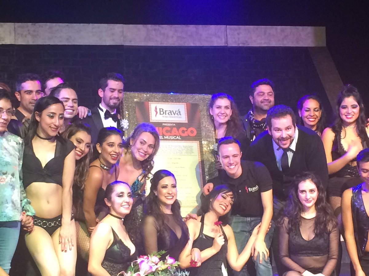 TeamValPalmer's tweet photo. Nuestra bellísima @valeriapalmer siendo la madrina de honor en #ChicagoElMusical de @brava_artes Muchas Felicidades a todos 👏🏻👏🏻👏🏻 https://t.co/1GqAg8UMRf