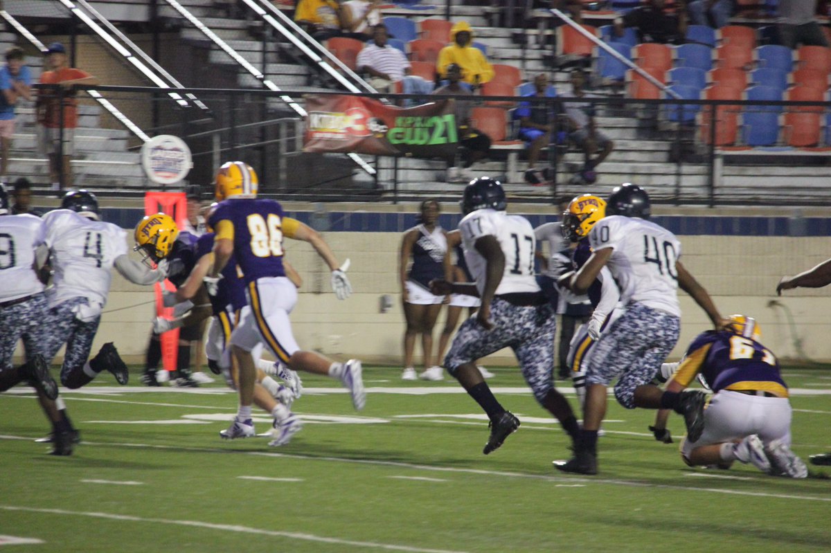 <a href="/cebyrdathletics/">C.E. Byrd Yellow Jackets</a> 14 - <a href="/wethepoint/">Moss Point HS</a> 6 • 3Q #botb2017
