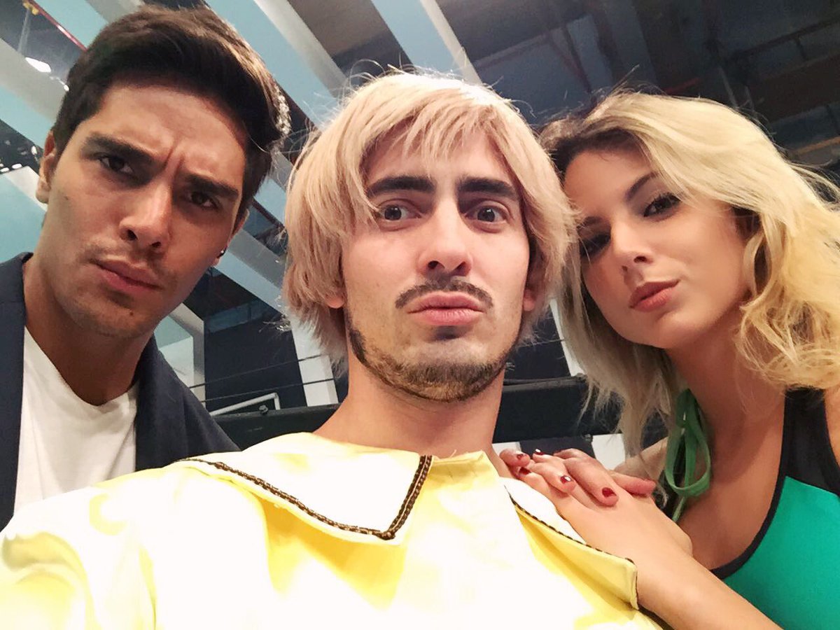 Flopynigro's tweet photo. #CombateDice a la pura trucha con @mauricio_trech @juani_martinez #LeonAla11g https://t.co/Yq8vZVIoPh