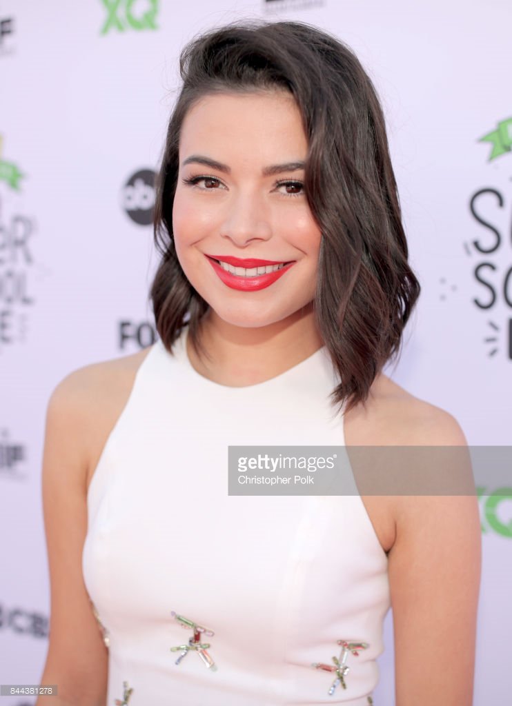 iCarlyProud's tweet photo. Miranda compareceu ontem ao evento XQ Super School Live #MPN #iCarly https://t.co/f5DAADPsog