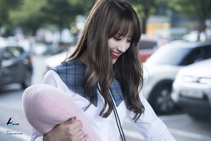 DJU82cxVwAAKuDb.jpg:small