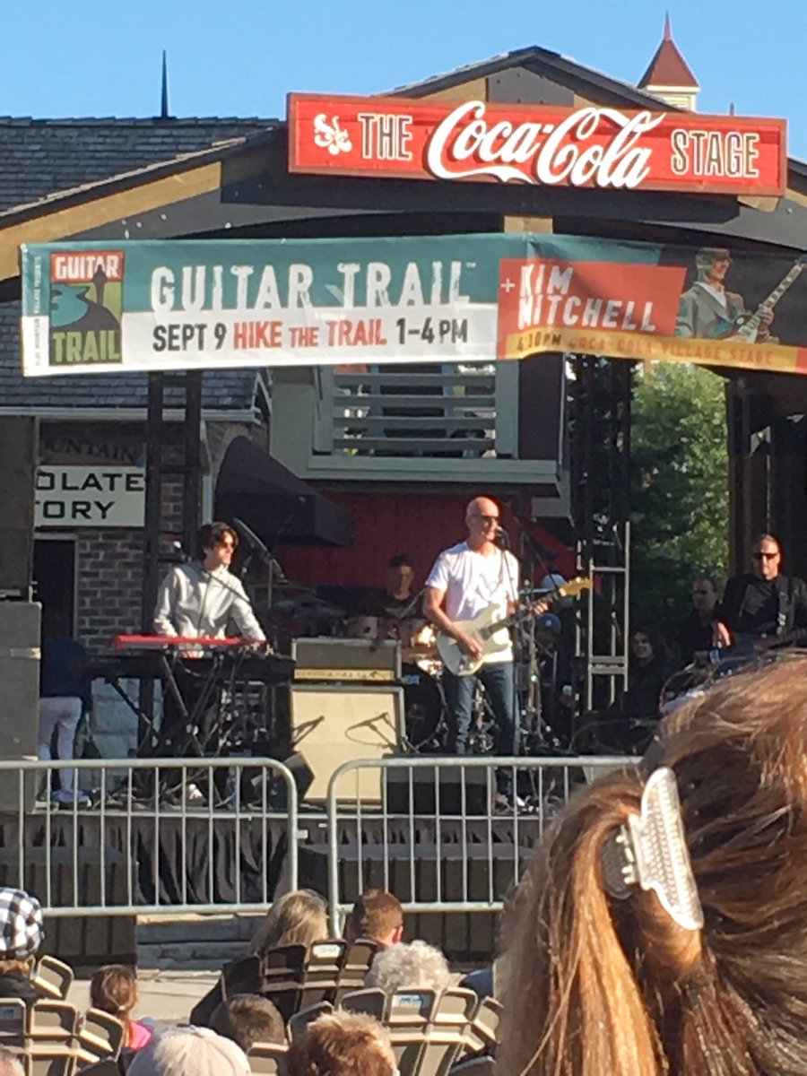 tuohysusan's tweet photo. Kim Mitchell at the Mountain #numberoneparty #colddrinks #oldhero https://t.co/CWworBwqcK