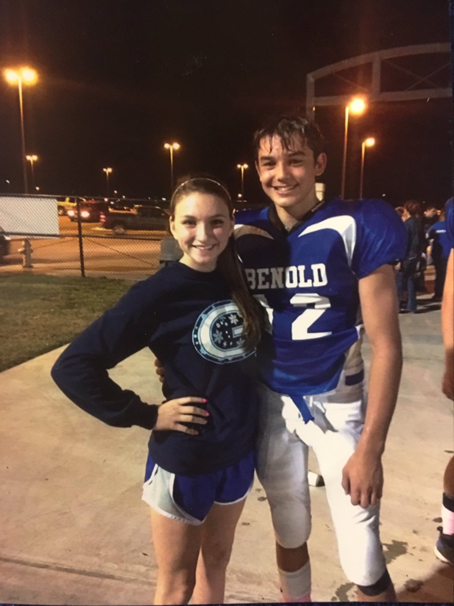 BEAU_JANGLES12's tweet photo. Middle School ➡️ High School ➡️ College😍

Always good to have my #1 fan by  my side 😇❤️ https://t.co/v4bgdZ5VLq