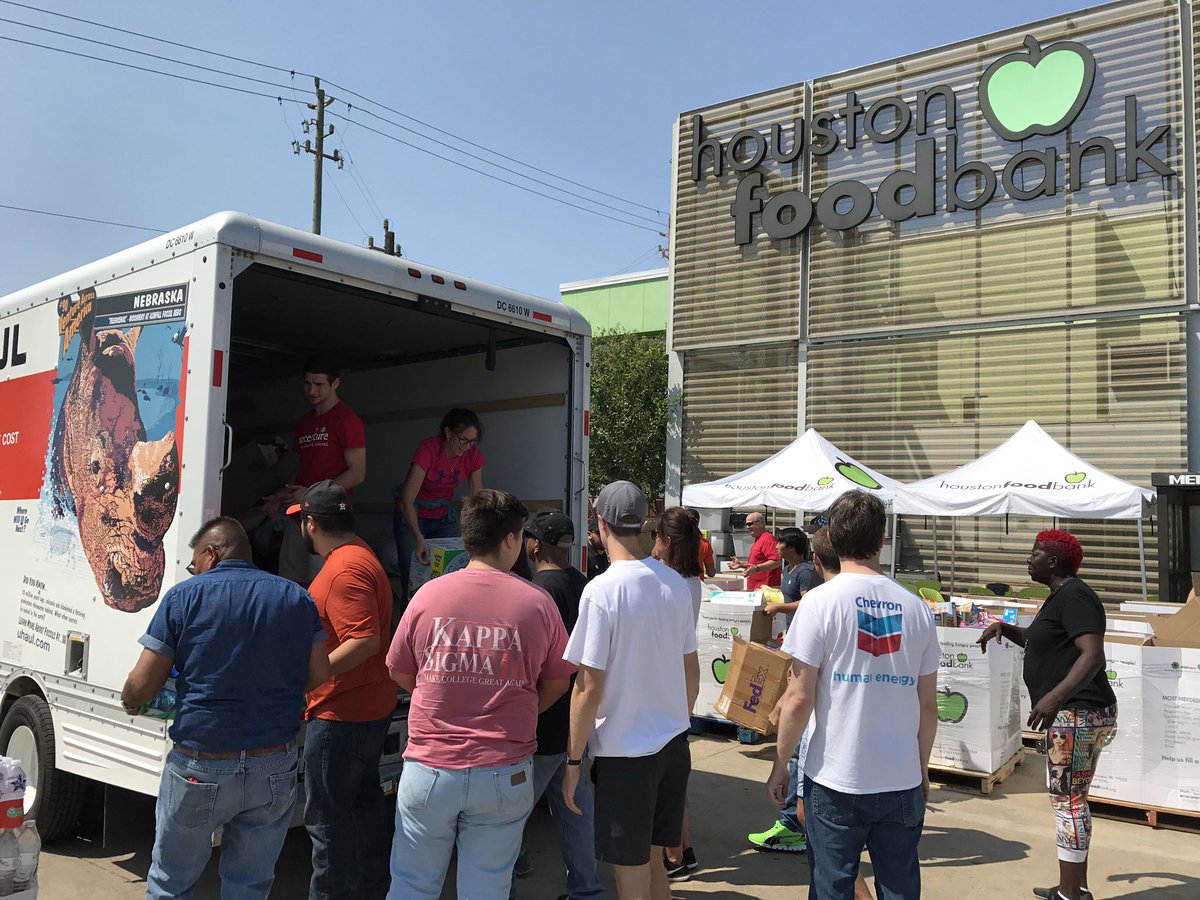 KappaSigma_UTA's tweet photo. With the help of @UTADeltaZeta we were able to collect &amp; donate over $2500 worth of food &amp; supplies to the Houston Food Bank!#HoustonStrong https://t.co/dqmC4kvJv4