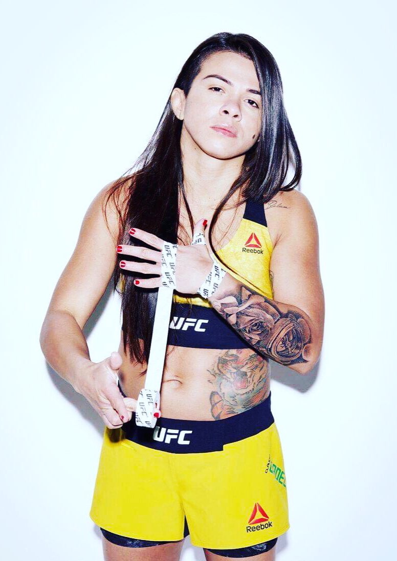 ClaudiaGadelha_'s tweet photo. Dream big. Work hard. Stay humble. Shit happens. Things change. And life goes on.
#teamclaudia #TeamCG #fightnightcollection #ufc #reebok https://t.co/zjEmniEITu