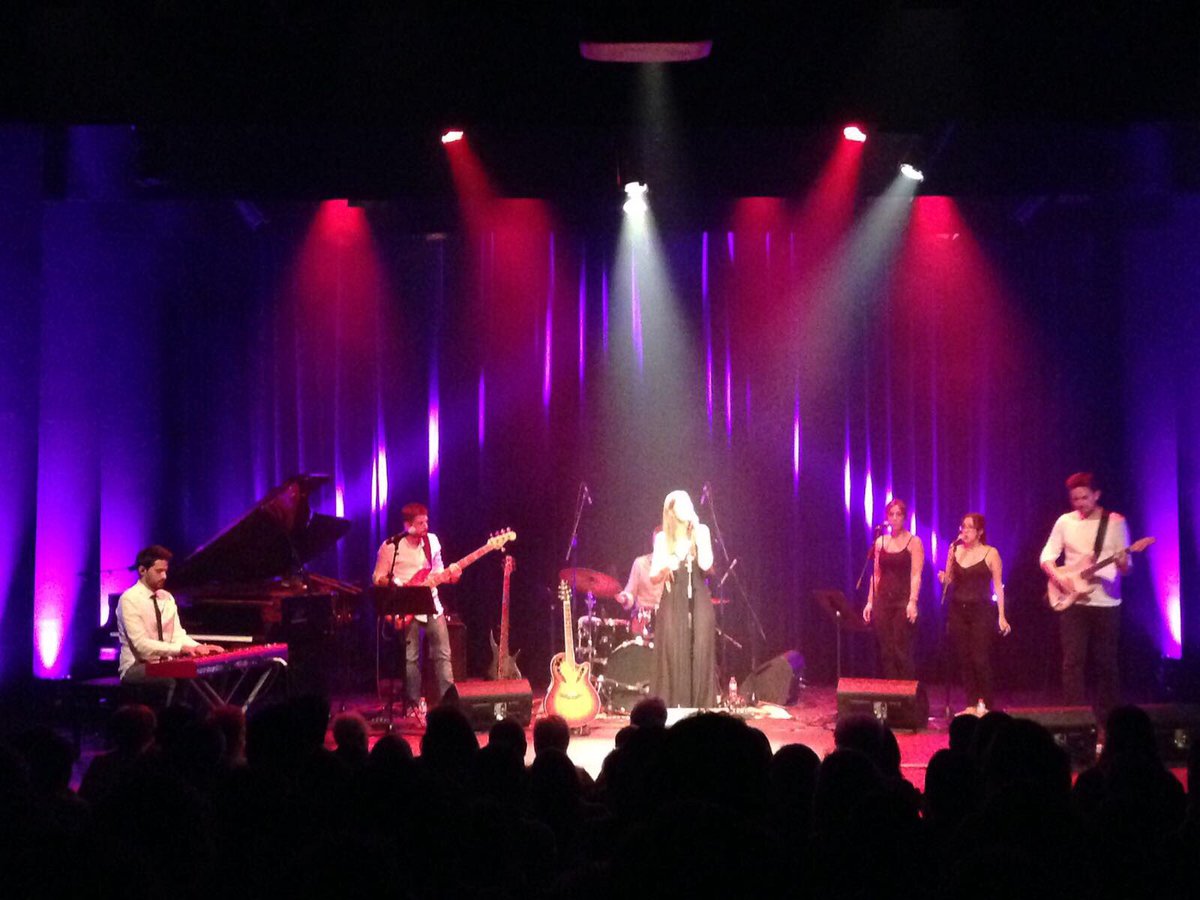 Gran concert d'Anaïs Vila aquest vespre a la sala petita! Llarga vida a 'Fosc, cançons per veure-hi clar', el nou disc que ha estrenat avui!