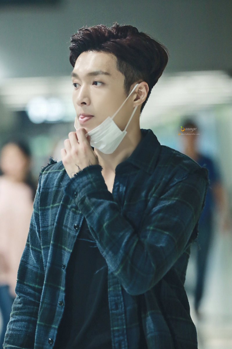 Orange_For_Lay's tweet photo. 170910 PEK #Yixing 🤗🤗🤗 https://t.co/N3kBnocTFR